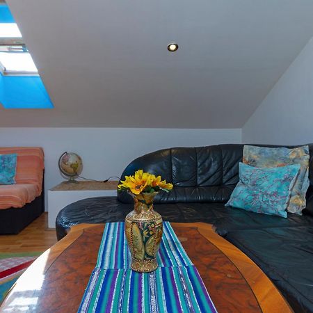 Amu Apartment Pula Ngoại thất bức ảnh