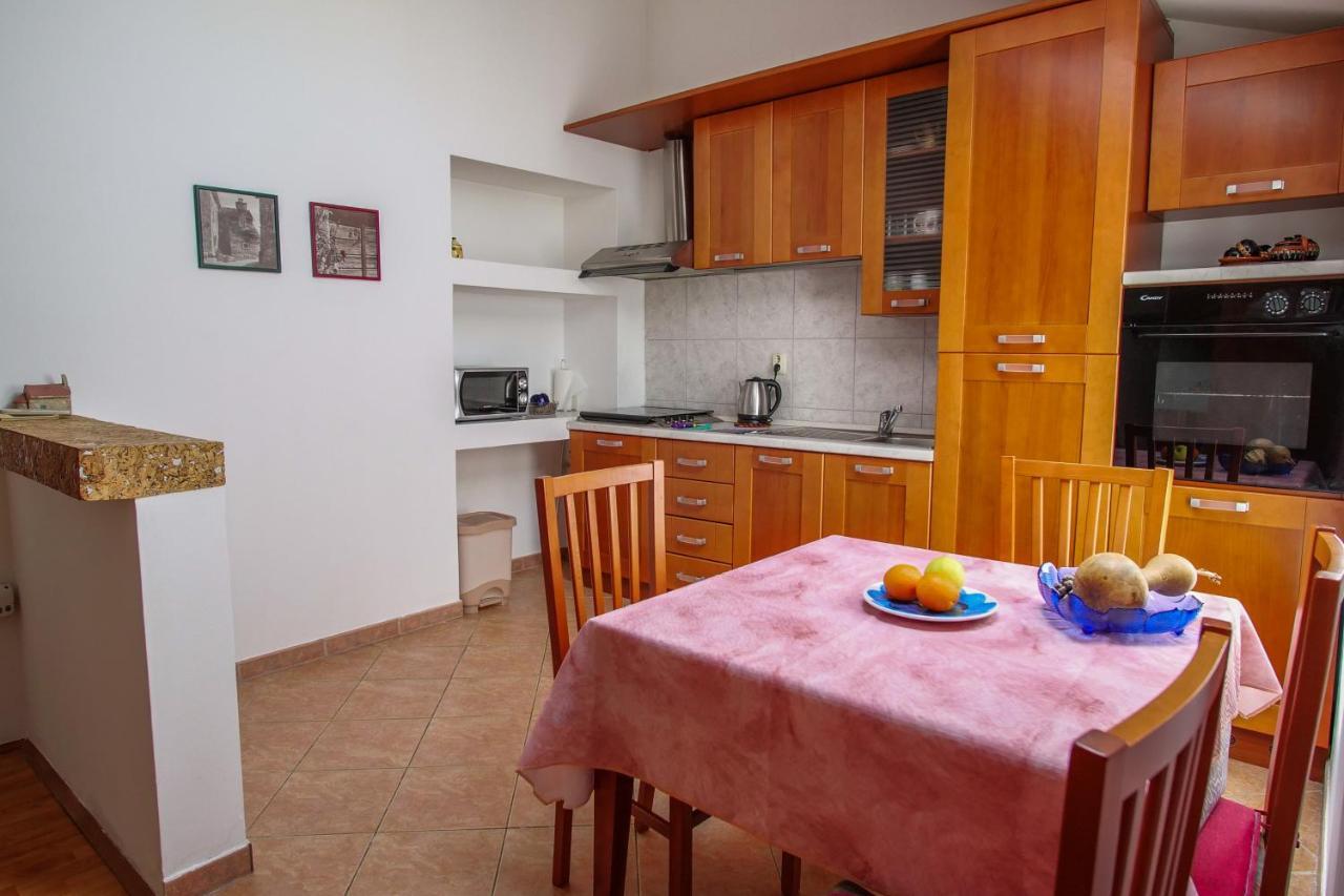 Amu Apartment Pula Ngoại thất bức ảnh