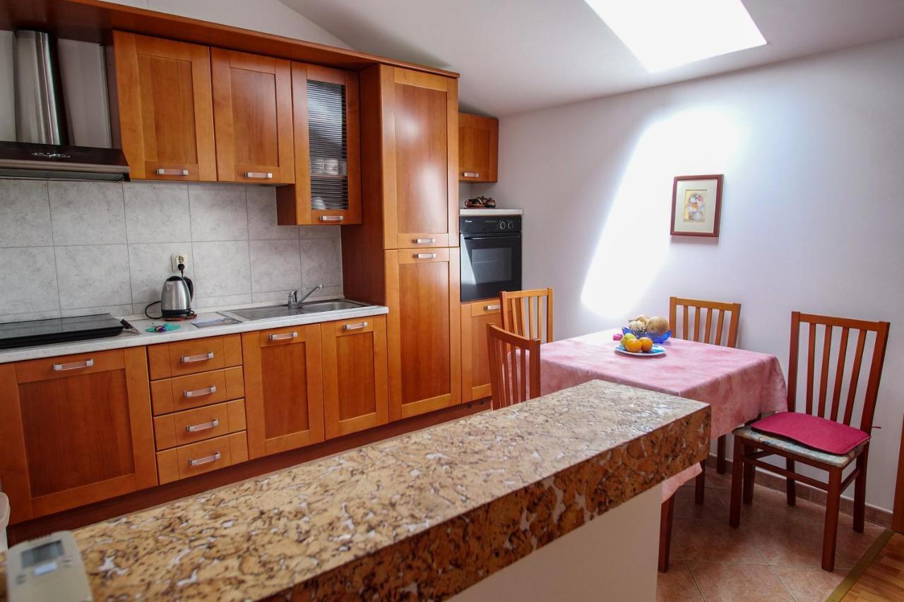 Amu Apartment Pula Ngoại thất bức ảnh