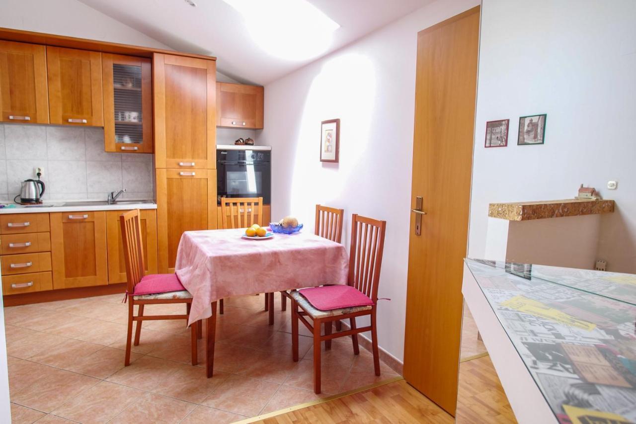 Amu Apartment Pula Ngoại thất bức ảnh
